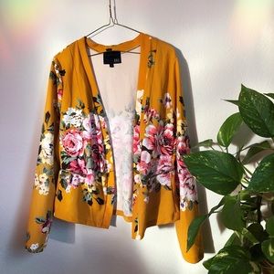 Cropped floral blazer - perfect for spring!